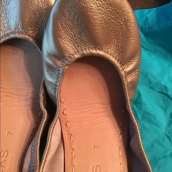 ⭐️Never Worn Tieks - Metallic Gold ⭐️ - Picture 5 of 6